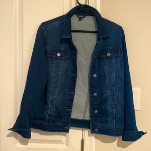 Light, stretchy and SUPER soft! Size medium.